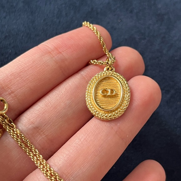Vintage Christian Dior CD Monogram Oval Coin Braided Pendant Gold Chain Necklace - Picture 8 of 9